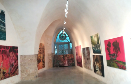 טרוטופיה- חוויה מעבר למקום ולזמן: תערוכה חדשה של שקד אביב, מרצה לאמנות במכללת תלפיות