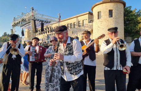 פסטיבל הכליזמרים הבינלאומי בצפת: אלפים הגיעו לטקס הפתיחה החגיגי