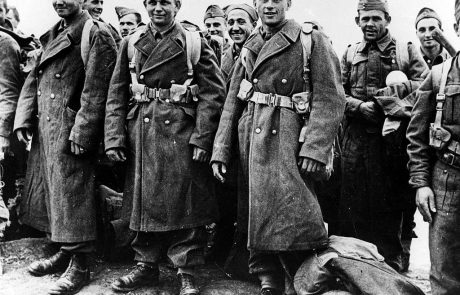“לזכר גיבורי צבא אנדרס” – הצבא הפולני שרוב לוחמיו היו יהודים ובהם אחד, מנחם בגין