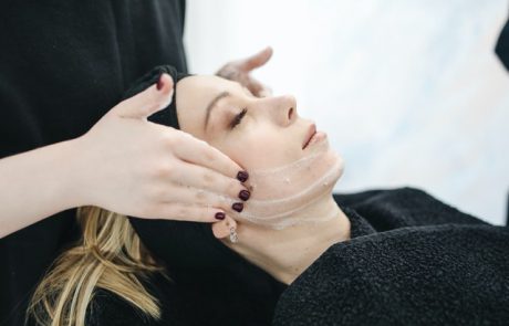 3 דברים שכדאי לדעת לפני טיפול פנים