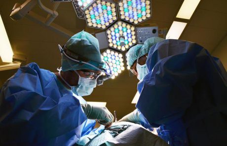 ניתוח באמצעות רובוט? זוהי הטכנולוגיה החדשנית בעולם ניתוחי החלפות הברך